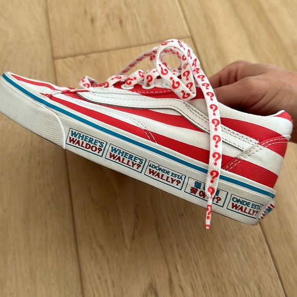 VANS Where’s Waldo lace ups size 3.5 - Picture 2 of 4